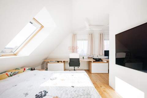 6 sypialni, 2 auta w garażu, działka 862m2