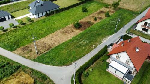 Płaska, prostokątna, pełne uzbrojenie