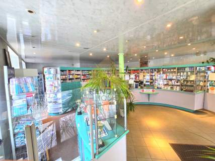 Lokal 138m2 handel, parking