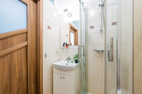 Kawalerka 23,80 m2 z oddzielną kuchnią.