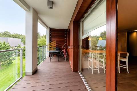  Elegant 3-Bedroom Apartment near Mokotów Park 
