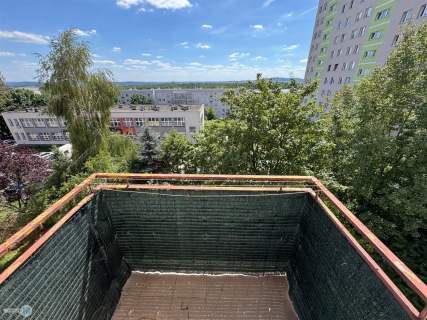 3 pokoje / Do odświeżenia / Os.Świętokrzyskie