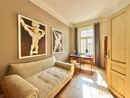 Przestronny apartament z balkonem w Kamienicy