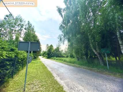 Działka przy strumieniu, blisko jezior
