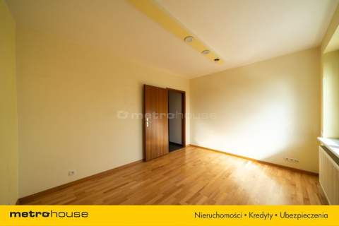 Apartament - 4 pokoje z garażem i balkonem