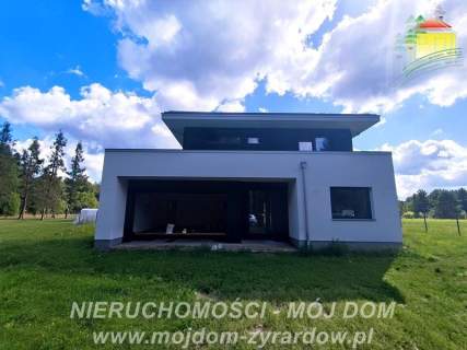 Nowoczesny dom do wykończenia, dobra lokalizacja.