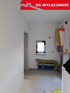 Nowy dom parterowy z antresolą.