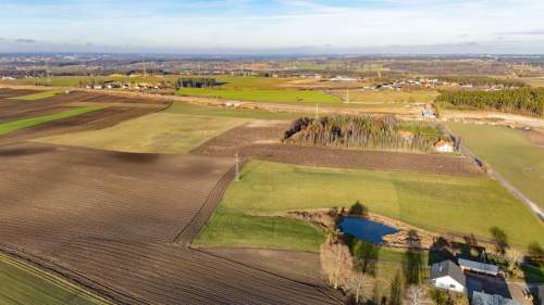 Działki po ok 900m2 pod lasem z wodociągiem