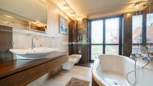 ZADBANY,WYSOKI STANDARD DOM OK 230 M2