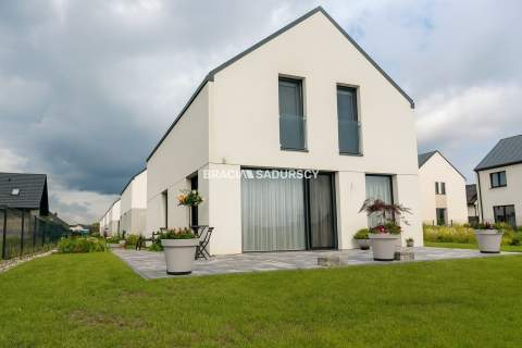 Dom Wolnostojący 140 m2 z tarasem w MNIKOWIE
