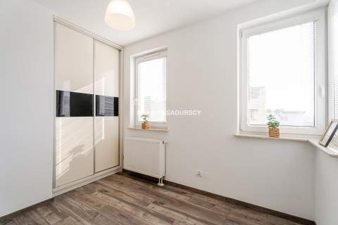3 pok z osobną kuchnią - 29 Listopada.
