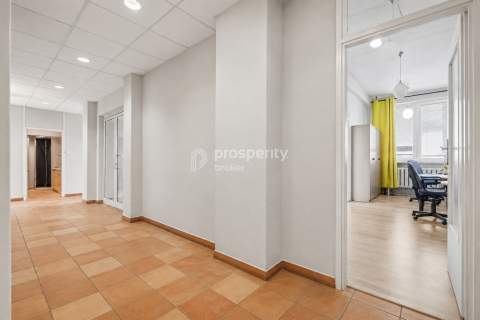 Inwestycyjny lokal usługowy 136 m przy metrze