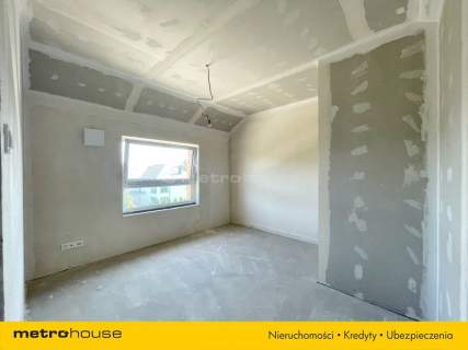Nowe dwupoziomowe mieszkanie z balkonem.