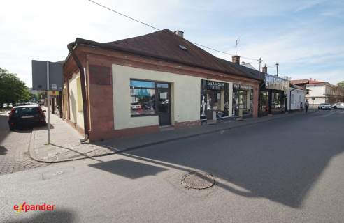 Kamienica inwestycyjna z lokalami usługowymi, centrum