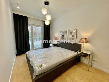 NOWY PIĘKNIE URZĄDZONY APARTAMENT Z OGRÓDKIEM 