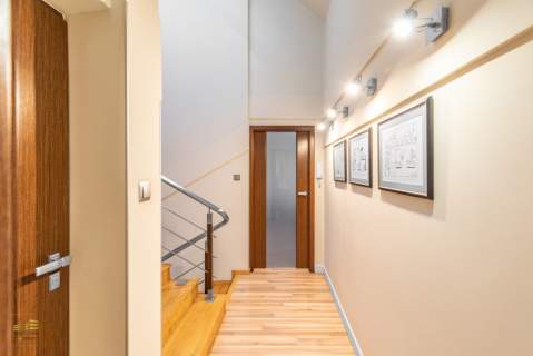 5 pokoi, balkon, piwnica, garaż