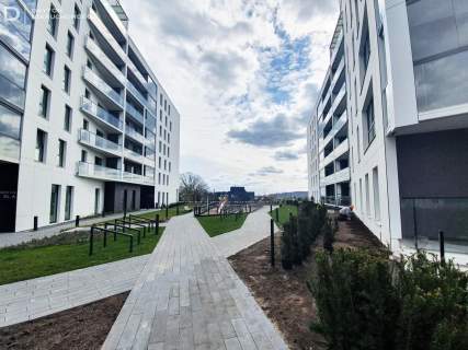 Trzypokojowy Apartament, Nowoczesne Osiedle