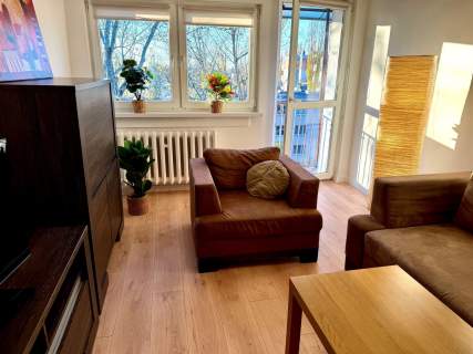 Hipoteczna-przestronne dwa pokoje, balkon, parking