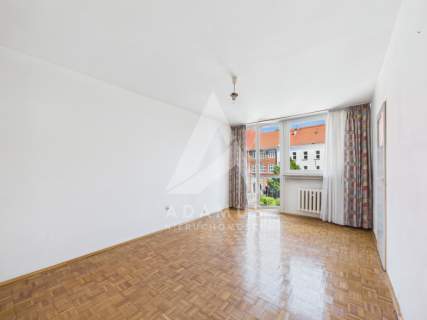 Komandorska/38,5 m /2 pokoje naprzeciw UE.