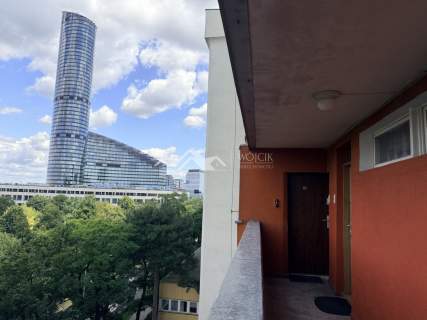 Naprzeciw Sky Tower/balkon/pokoje od podwórza