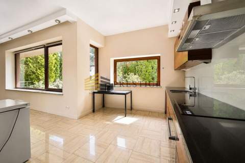 Prestigious Location Neighberhood Modern House