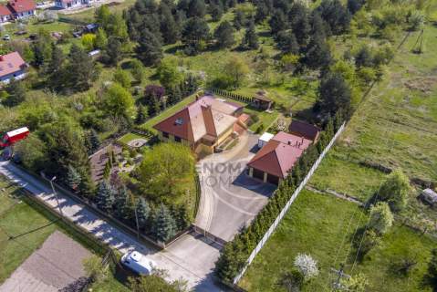 Garaż na 2 samochody 250m2 domu zielona okolic
