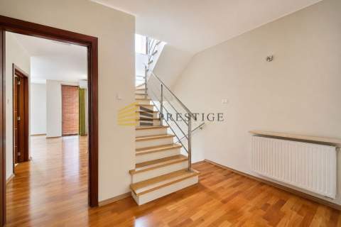 Prestigious Location Neighberhood Modern House