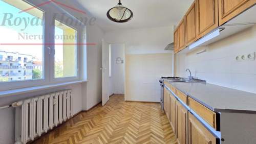 Przestronne w pełnym rozkładzie 3-pok. z balkonem.