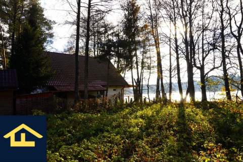 Działka z linią brzegową jeziora