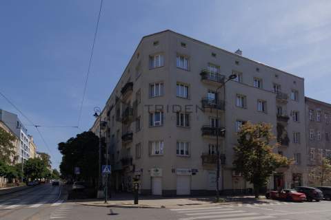 Wysokie i dwustronne przy samym metrze 