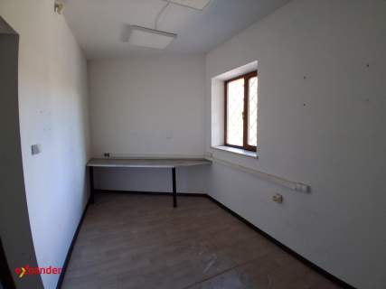 Magazyn z biurem 270 m2 ogrodzony parking