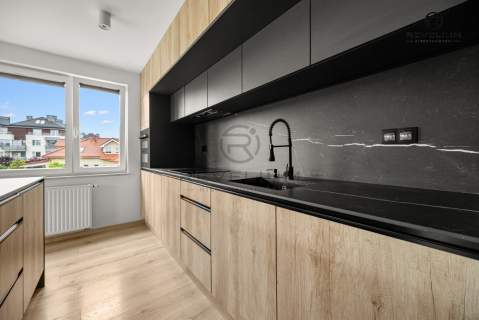 Duży balkon Przestrzeń Kom. lok. Msc. w hali