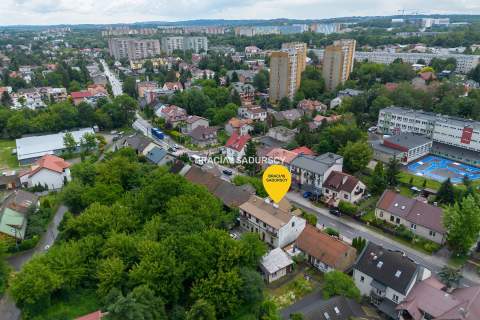 60,17 m 3 pokoje Piwnica Kameralny Budynek