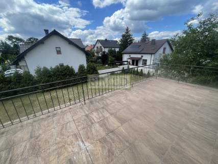Blisko szkoła,przystanek.Duża działka,dom,garaż,