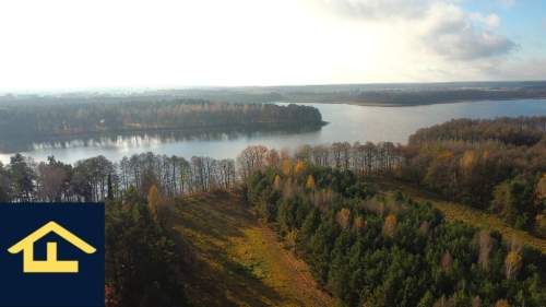 Działka z linią brzegową jeziora