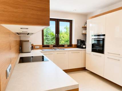Efektowny, wolnostojący dom o pow. 243 m2