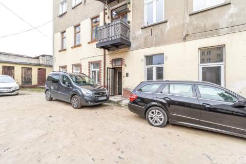2 pokoje, parter, centrum Brzezin parking
