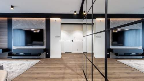 Kraków. Dom z basenem.