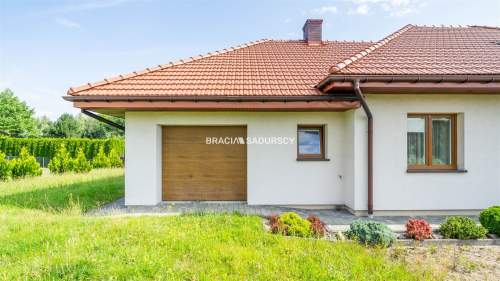 Nowoczesny dom parterowy w Łapanowie