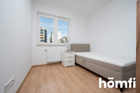 3pokoje, oddzielna kuchnia, garderobą, duży balkon