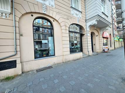 Lokal 3 pokoje, aneks 2 łazienki antresola sejf
