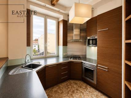 Mokotowska 60m kamienica wys. 3,2 m balkon