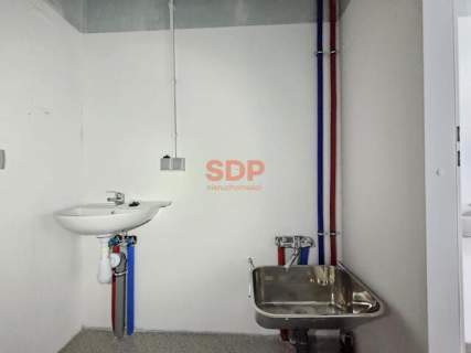 Lokal usługowy o powierzchni ponad 100 m2 Tarnogaj stan deweloperski