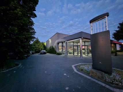 Salon samochodowy na wynajem 