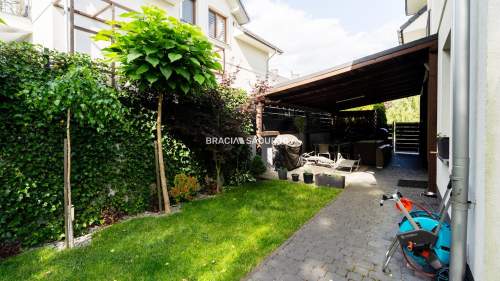 83m2 238m2 ogródek dwa m. postojowe