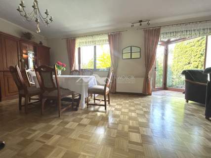 Atrakcyjny dom 5 pokoi z ogrodem garażem i tarasem