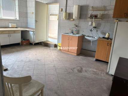 Działka budowlana 300m2 z budynkiem gaz,prąd,woda