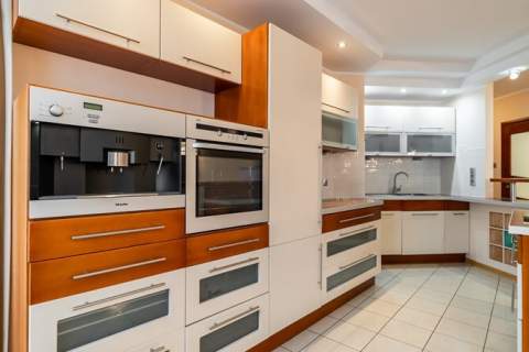 3 pokoje, 75 m2, balkon, komórka, garaż - KEN 36