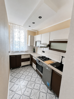 2 duże pokoje duży balkon winda gotowe do zamieszkania