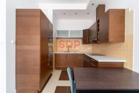 Rondo Daszyńskiego . apartamentowiec . taras . 2009 . 2 pok,...